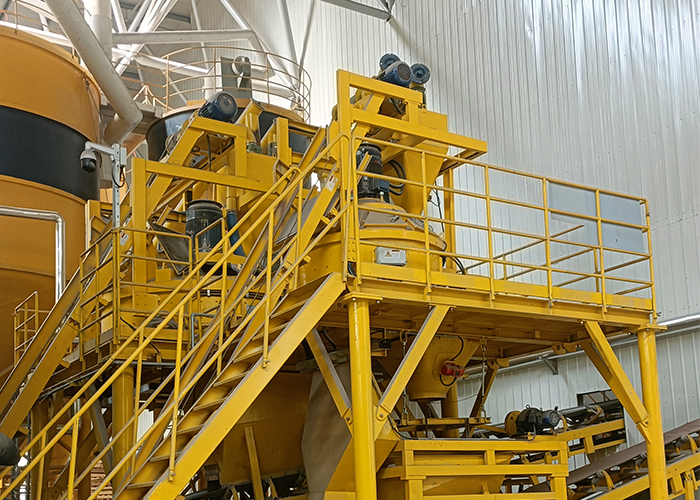 CONELE خلاط Planeteatry بالتعاون مع آلة الطوب الأفضل